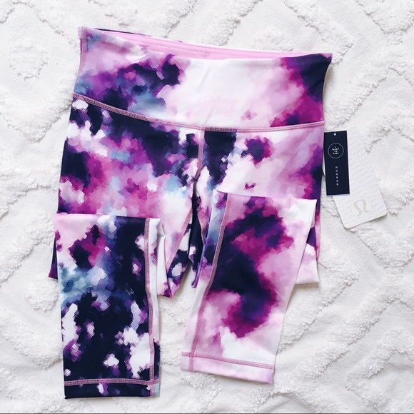 lululemon athletica Pants - Lululemon Wunder Under Cropped Leggings